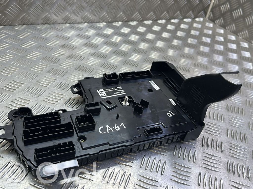Tesla Model 3 Comfort/convenience module 