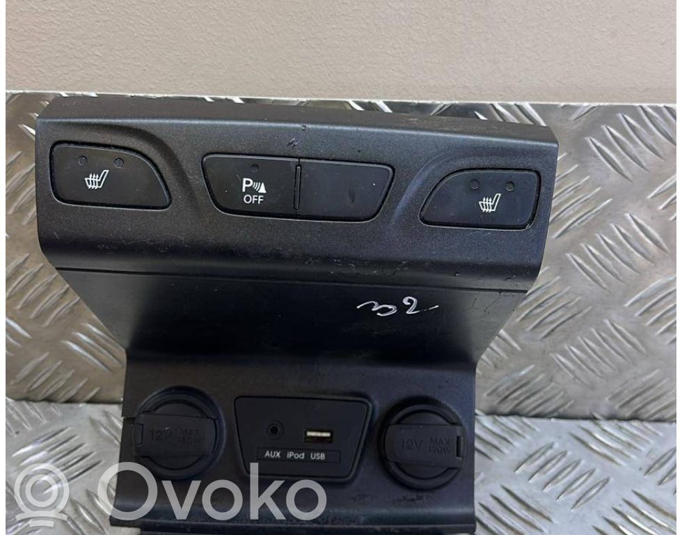 Hyundai ix35 Gniazdo / Złącze AUX 