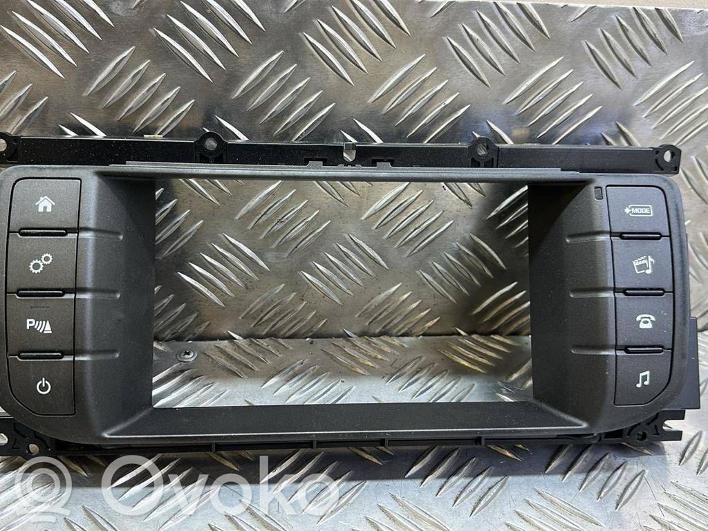 Land Rover Range Rover Evoque L538 Moldura de la unidad delantera de radio/GPS 