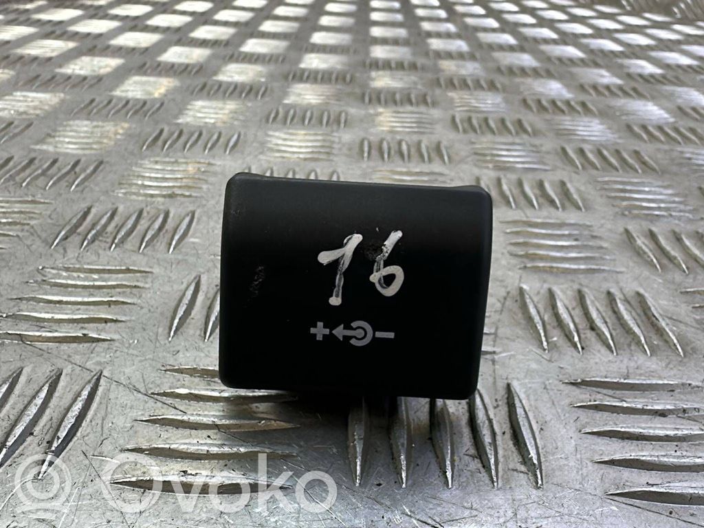 Land Rover Range Rover L405 Cigarešu aizdedzināmais aizmugurē 
