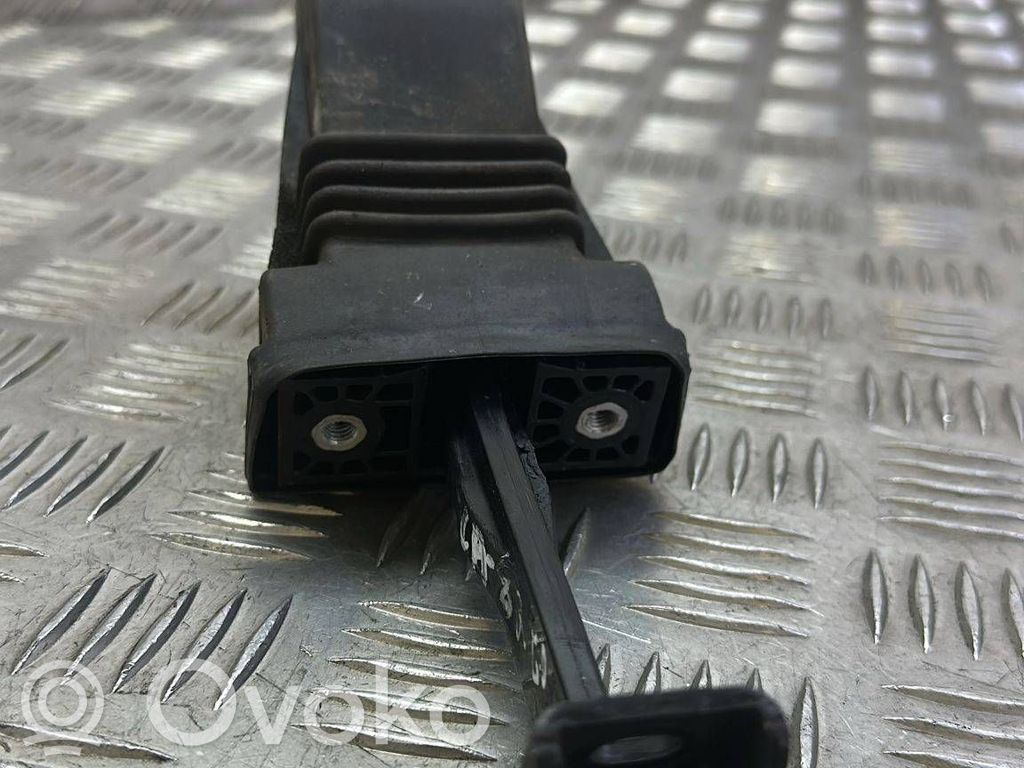 Audi A3 S3 8V Takaoven pidätin 