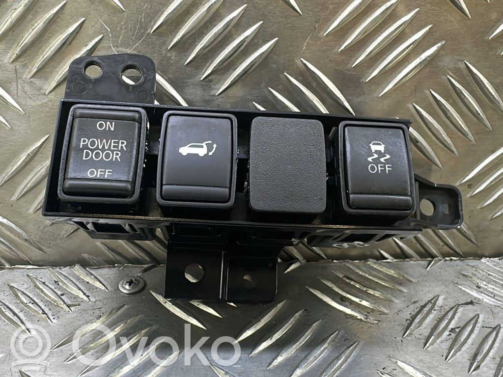 Nissan X-Trail T32 A set of switches 