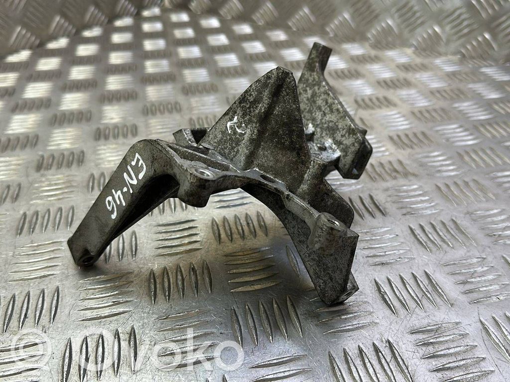 Ford Focus Engine mounting bracket 