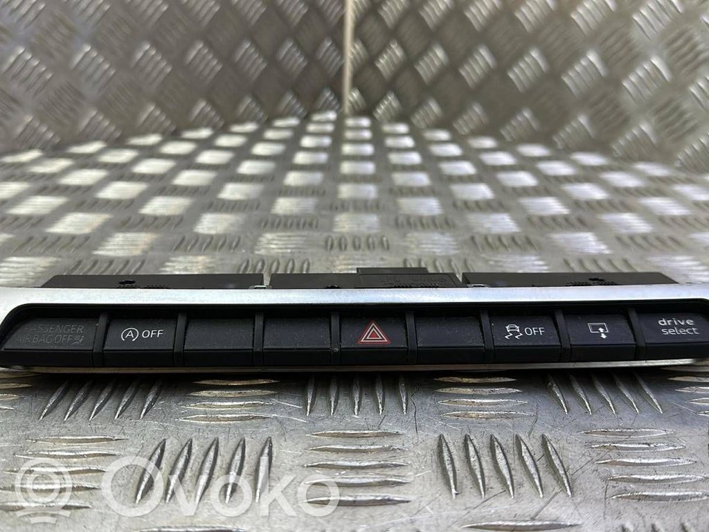 Audi A3 S3 8V Hätävilkkujen kytkin 