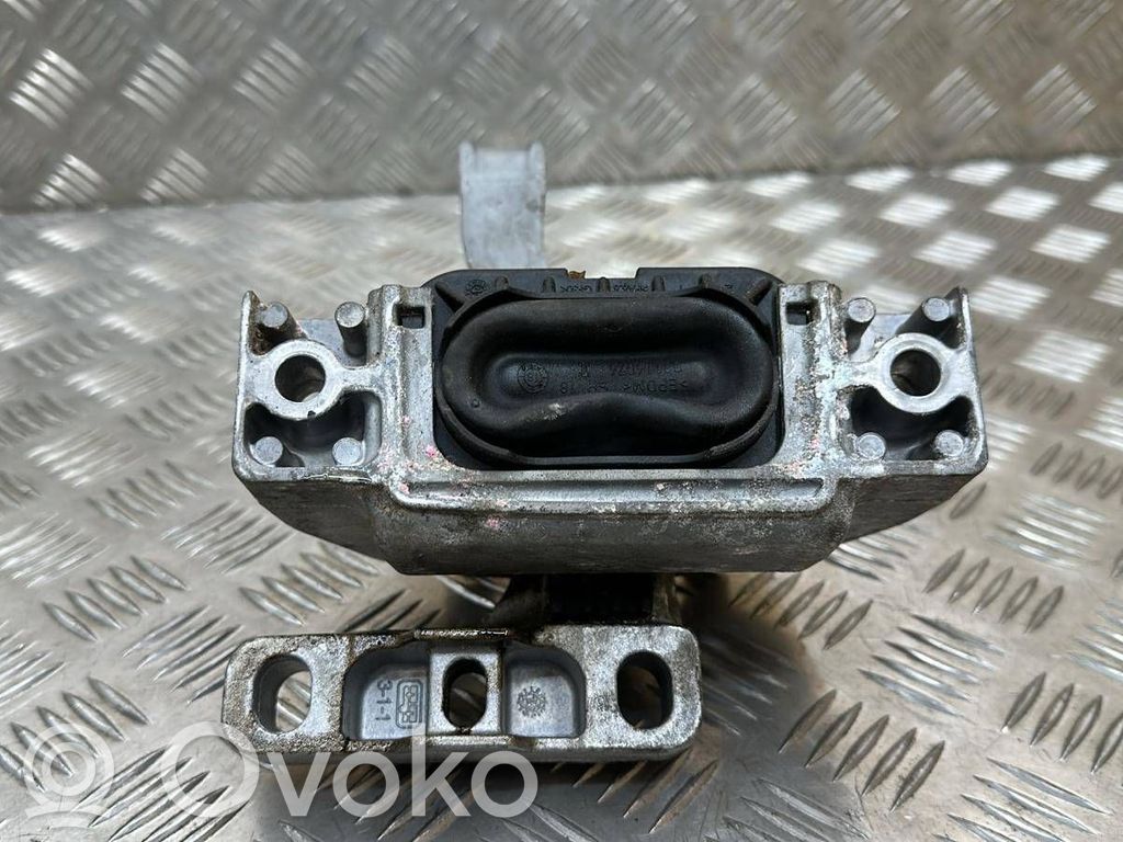 Skoda Octavia Mk3 (5E) Engine mount bracket 
