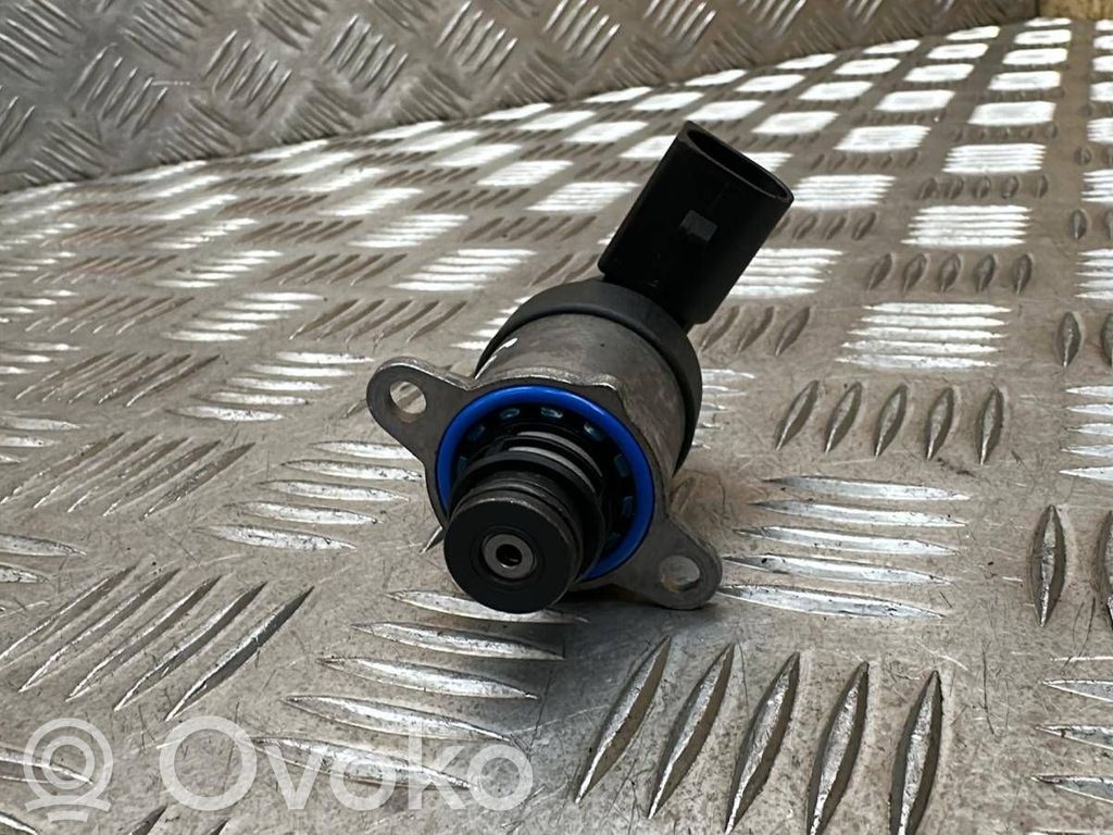Volkswagen PASSAT B6 Regulator ciśnienia paliwa 