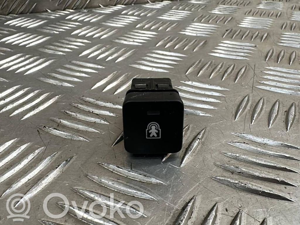 Citroen C4 Cactus Child safety switch 