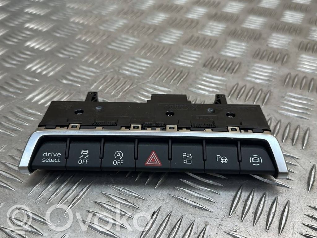 Audi A3 8Y Botón interruptor de luz de peligro 