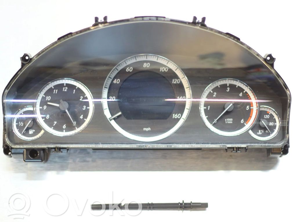 Mercedes-Benz E W212 Licznik / Prędkościomierz 