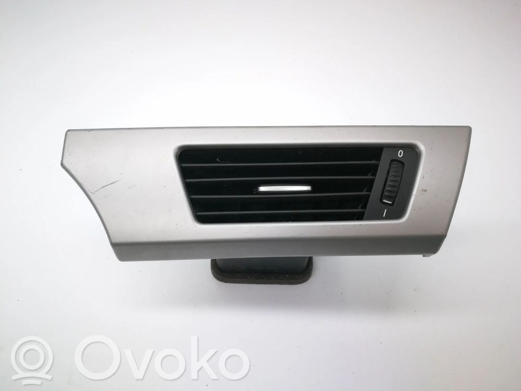 BMW 3 E90 E91 Lango oro grotelės 