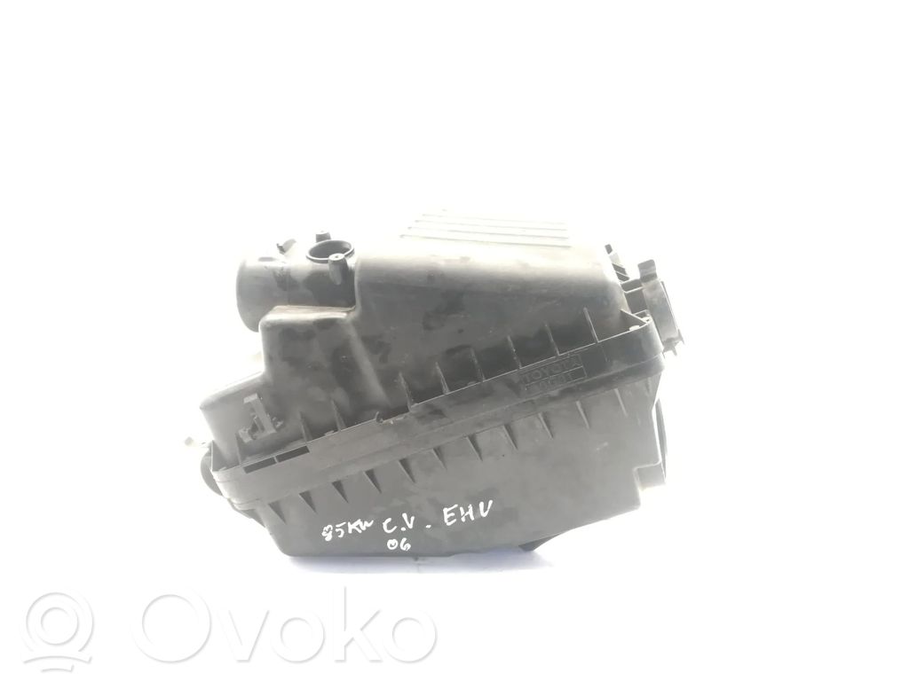 Toyota Corolla Verso E121 Obudowa filtra powietrza 