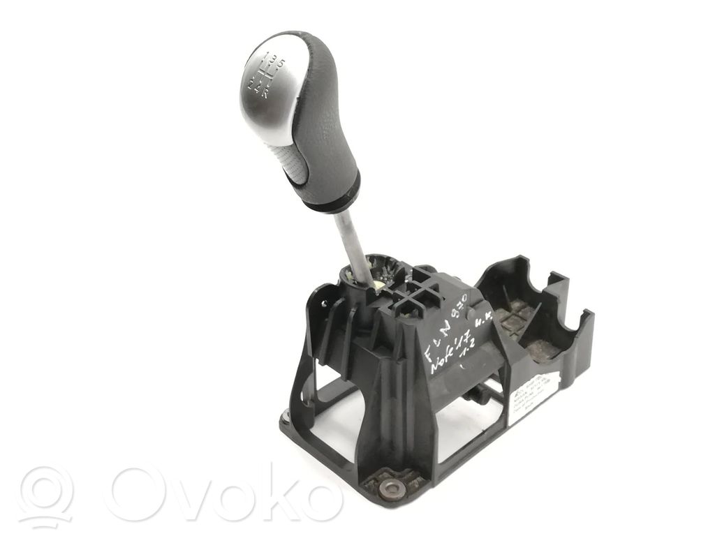 Nissan Note (E12) Gear shifter/selector 