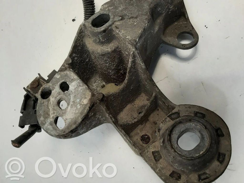 Audi A6 S6 C5 4B Engine mounting bracket 