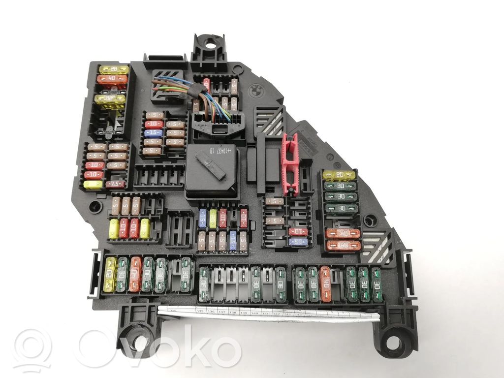 BMW 5 F10 F11 Ramka / Moduł bezpieczników 