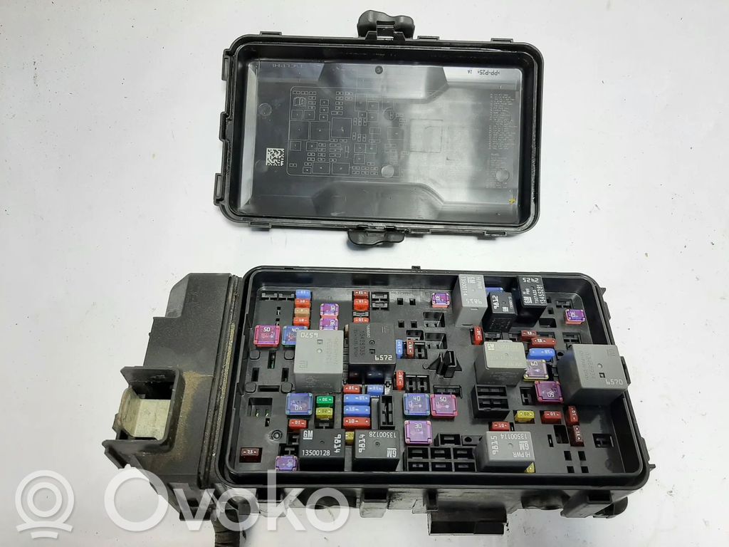 Opel Insignia B Fuse module 