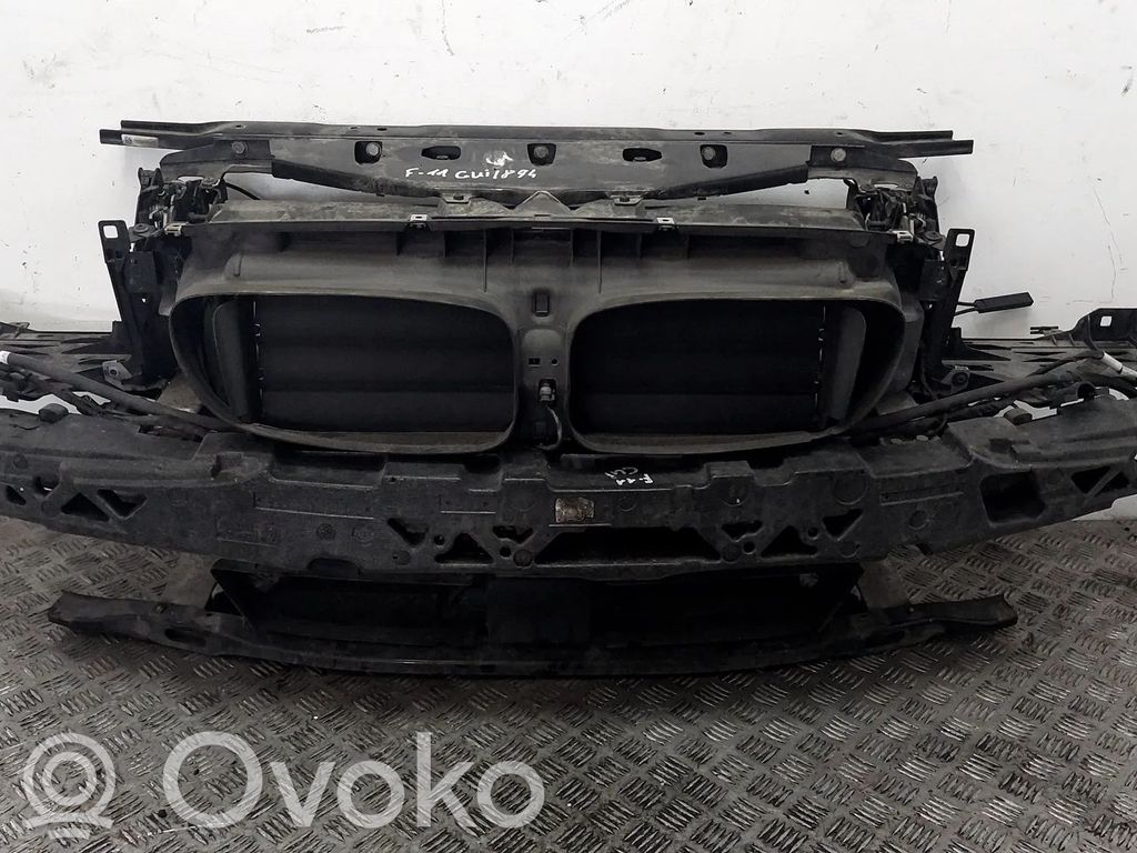 BMW 5 F10 F11 Pas przedni 