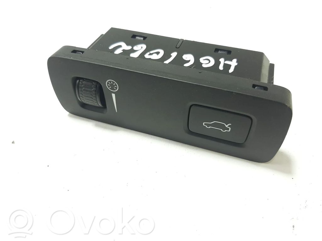 Volvo XC60 Tailgate/boot open switch button 