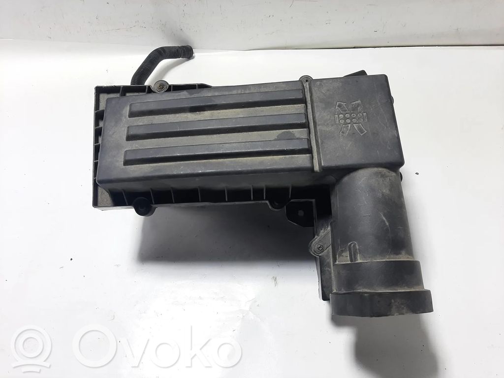 Volkswagen Golf VI Obudowa filtra powietrza 