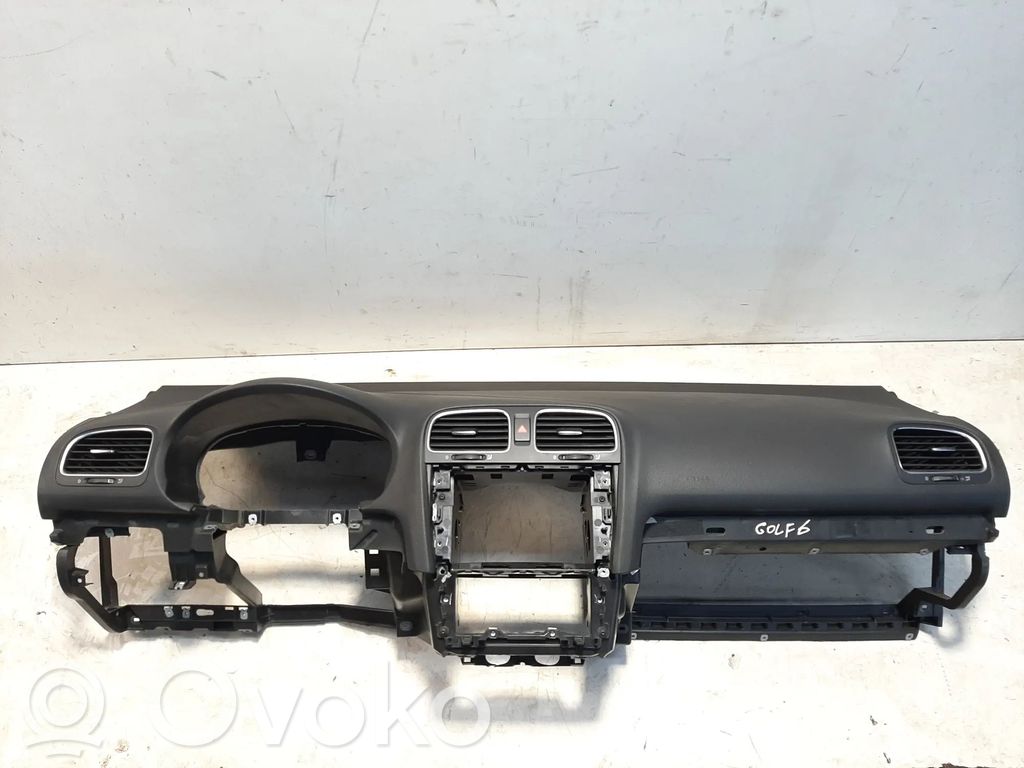 Volkswagen Golf VI Deska rozdzielcza 