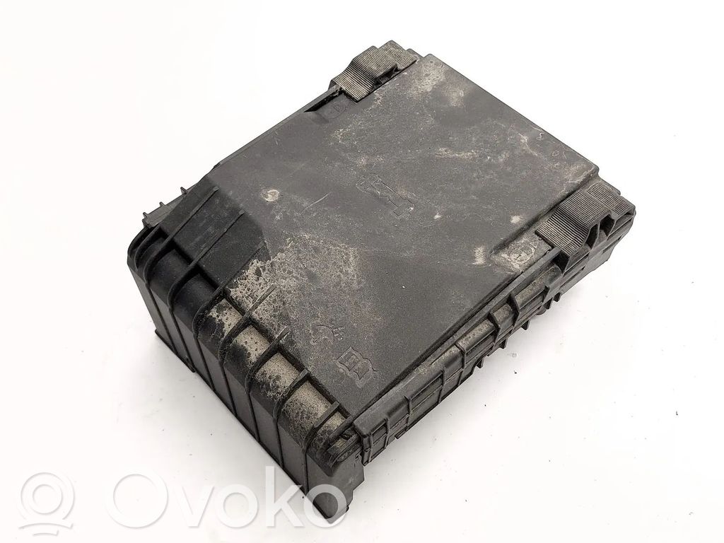 Ramka / Moduł bezpieczników   1K0937132F