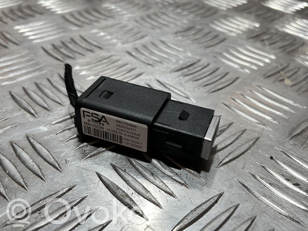 Fiat 600 Enchufe conector USB 