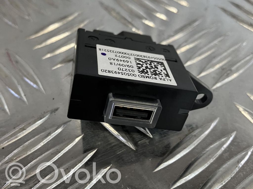 Alfa Romeo Stelvio Enchufe conector USB 