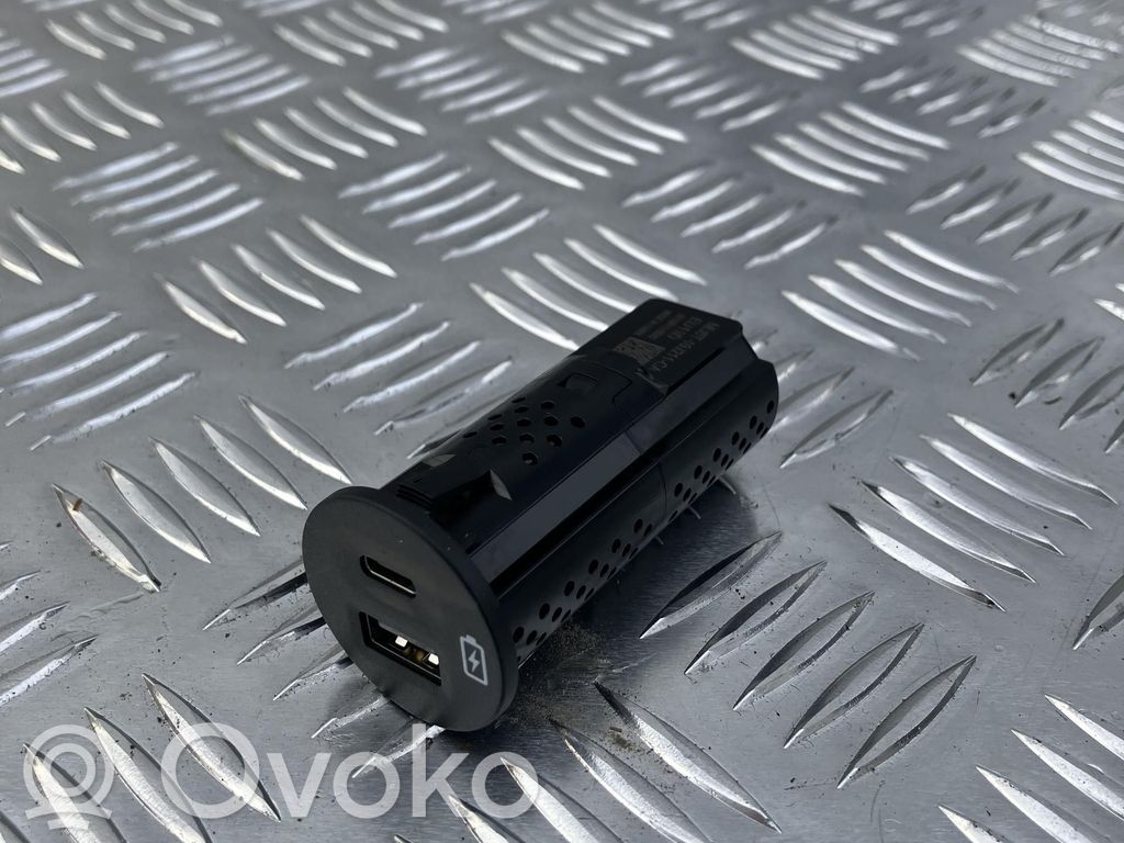 Ford Kuga III USB-pistokeliitin 