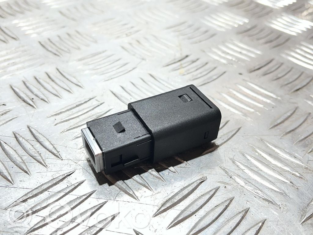 Jeep Avenger Enchufe conector USB 
