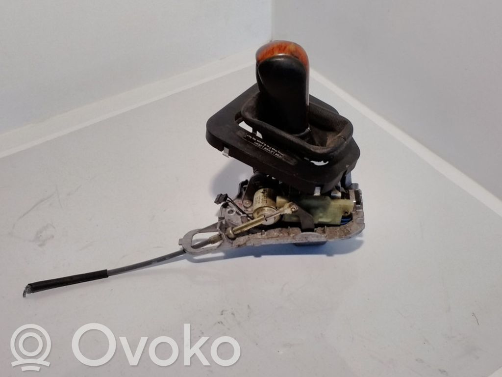 BMW 5 E39 Vaihteenvalitsimen verhoilu 