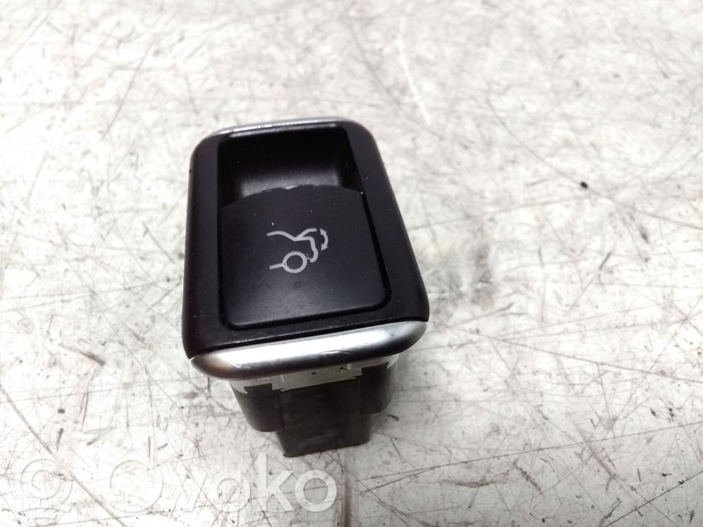 Mercedes-Benz E W212 Tailgate opening switch 