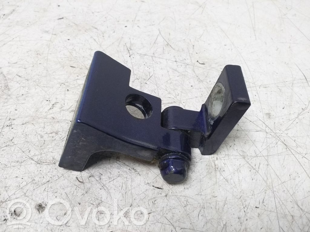 Volkswagen Touareg I Rear door upper hinge 