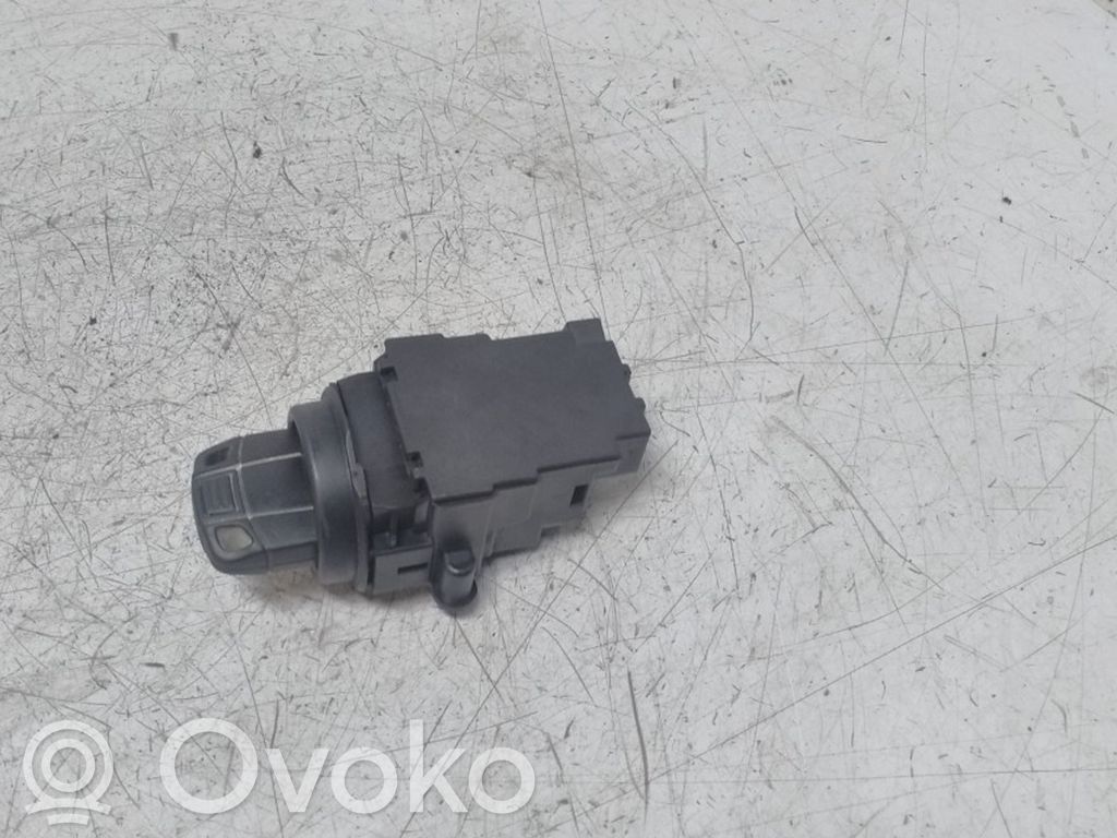 BMW 5 E60 E61 Užvedimo spynelė 