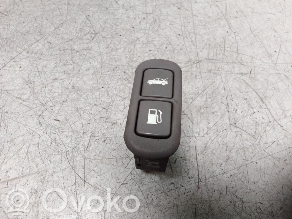 KIA Sorento Tailgate opening switch 
