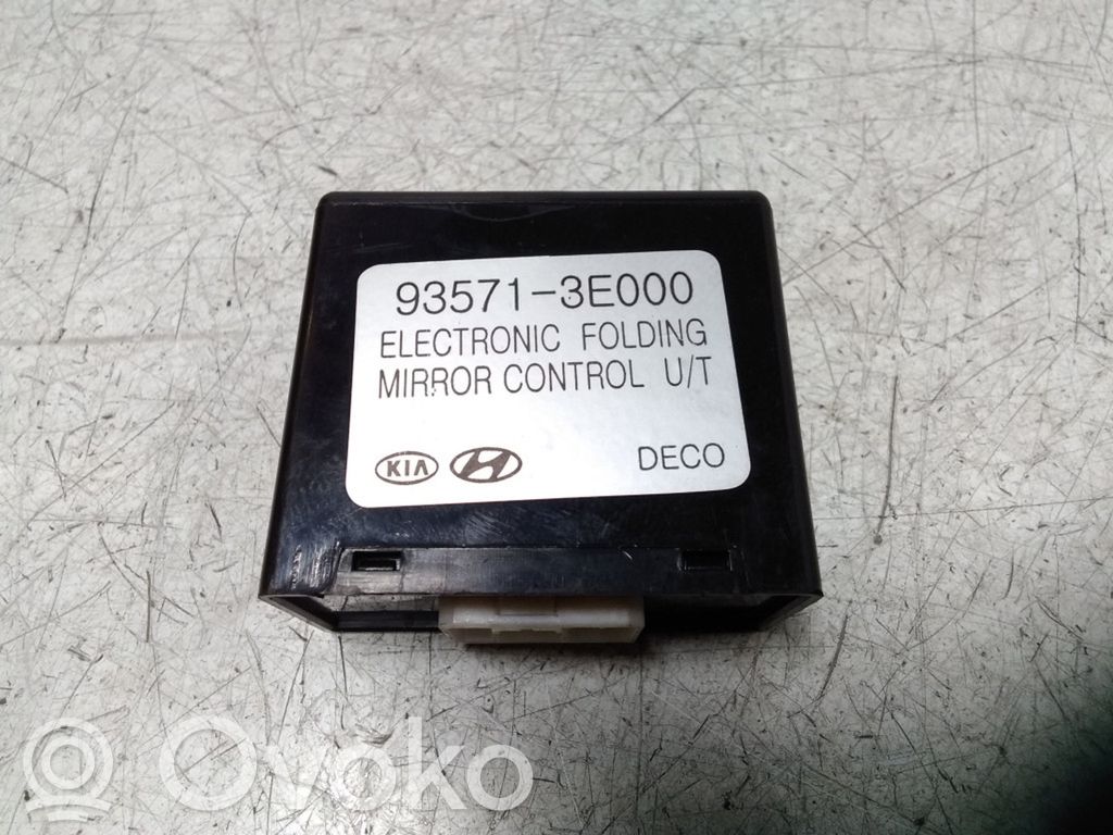 Wing mirror control module   935713E000