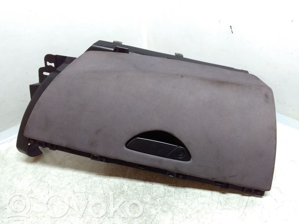 Peugeot 807 Glove box 