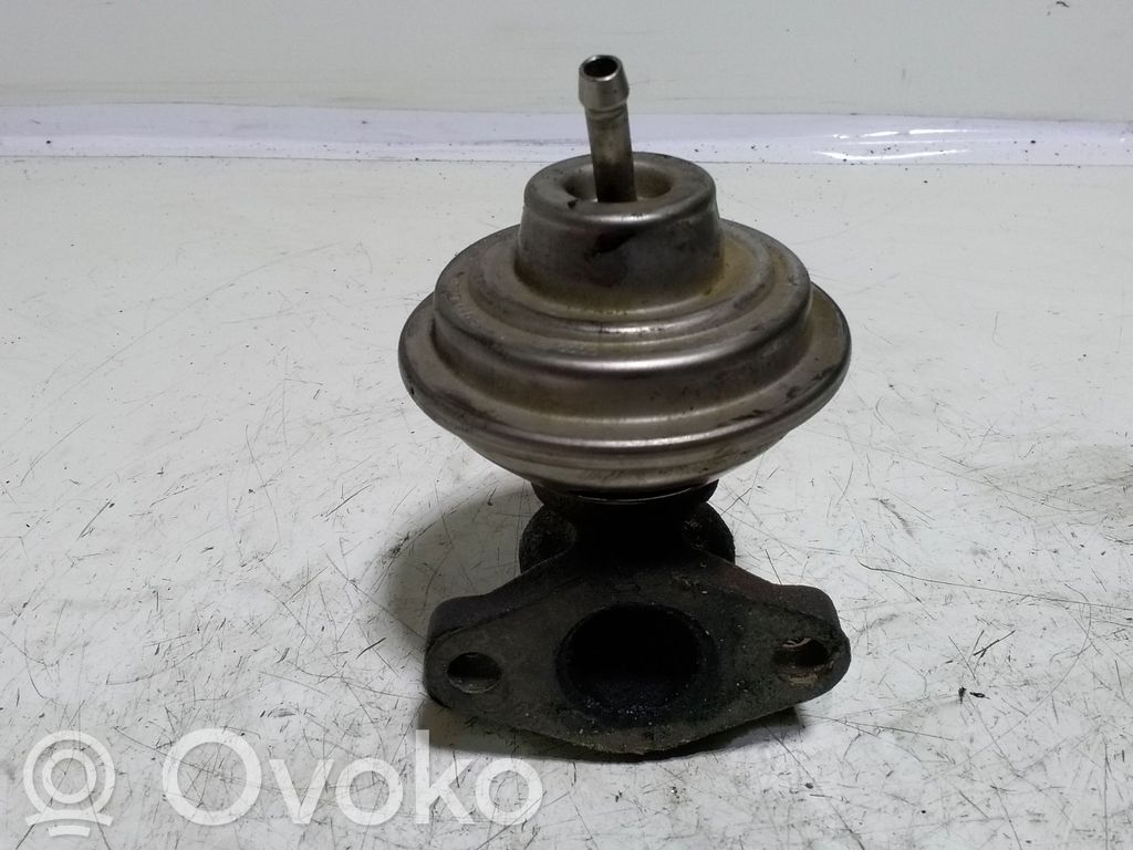 Audi A4 S4 B5 8D Válvula EGR 