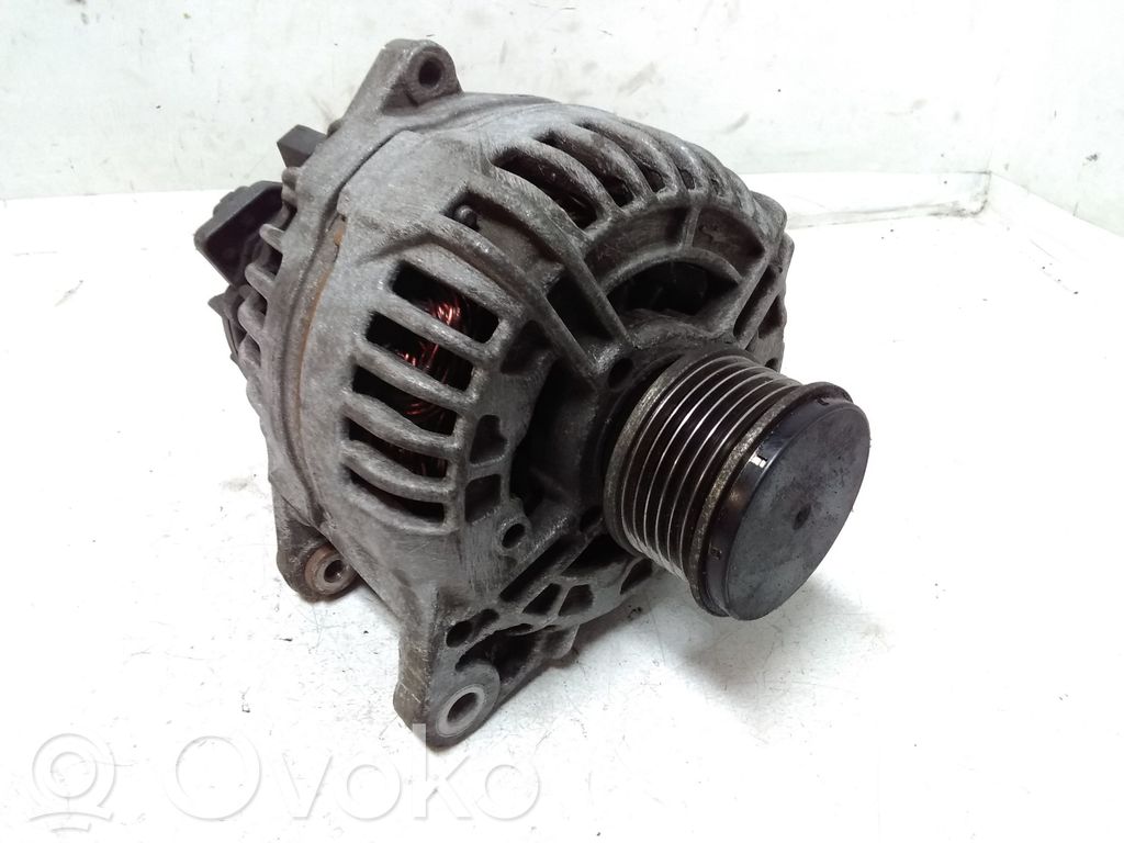 Nissan Juke I F15 Generator/alternator 