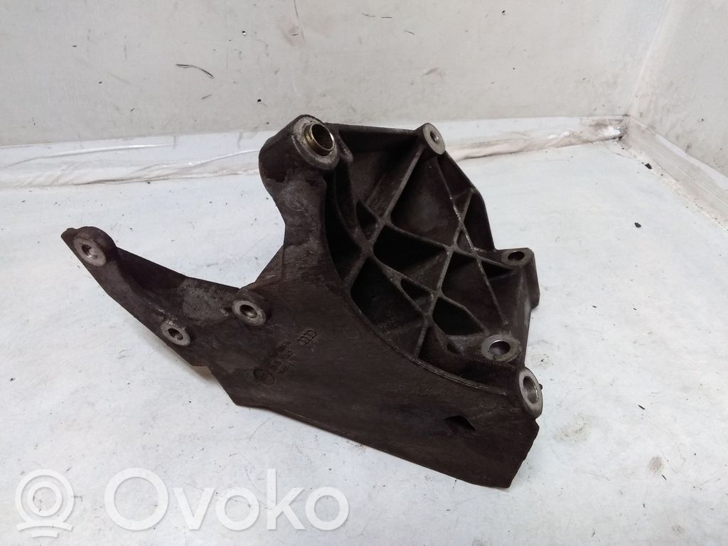 Volkswagen Phaeton Engine mounting bracket 