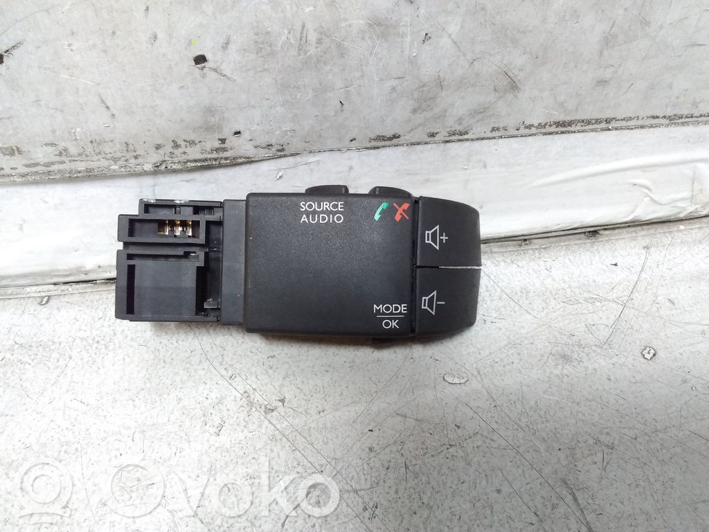 Opel Vivaro Mando de control del sonido 