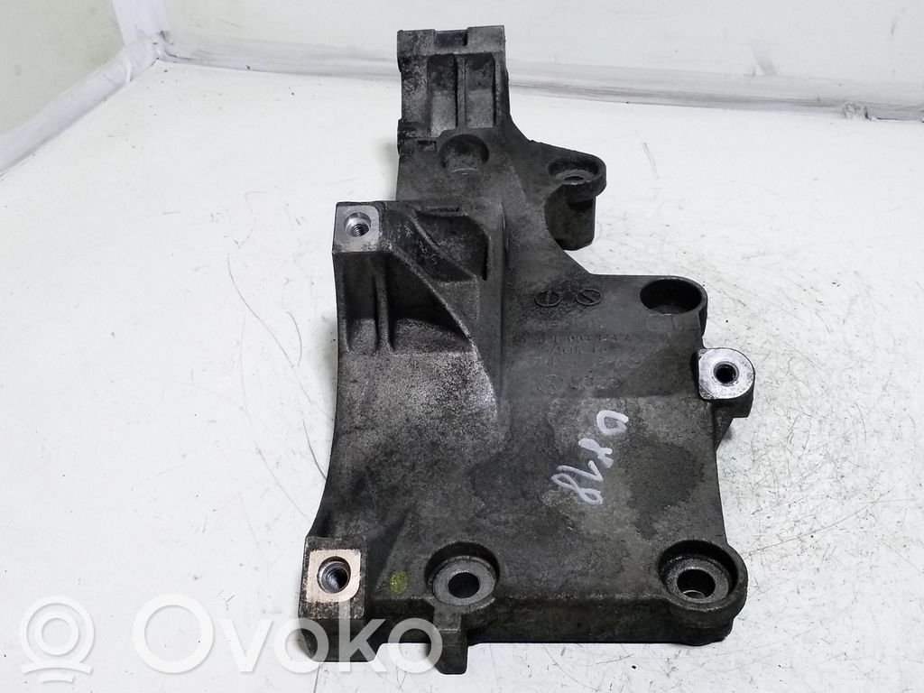 Volkswagen Golf V Mocowanie alternatora 