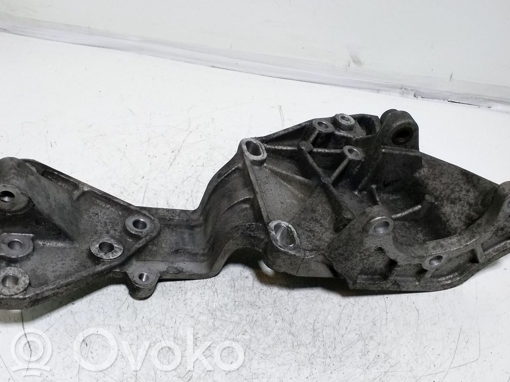 Volvo XC60 Generator/alternator bracket 