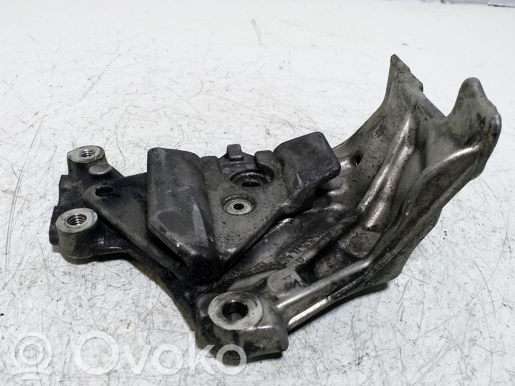 Ford Focus Engine mounting bracket 