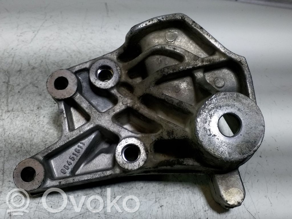 Peugeot 407 Engine mounting bracket 