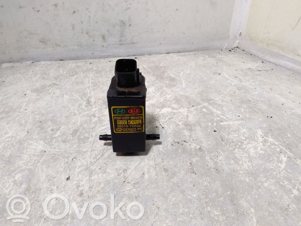 KIA Sorento Windscreen/windshield washer pump 
