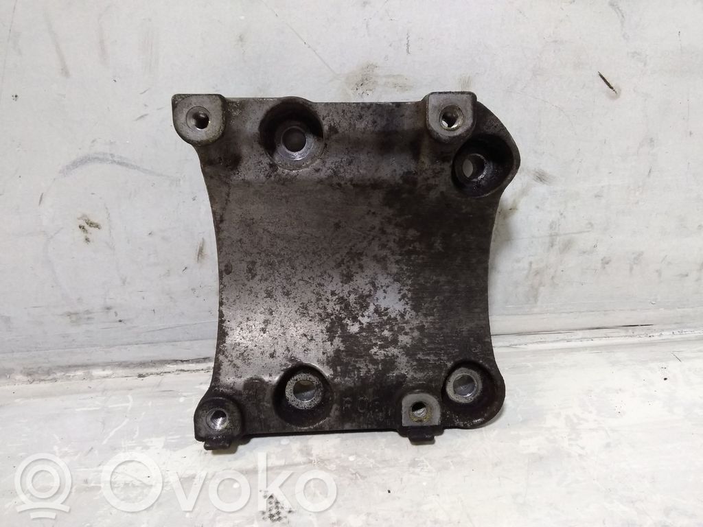 Honda CR-V A/C compressor mount bracket 