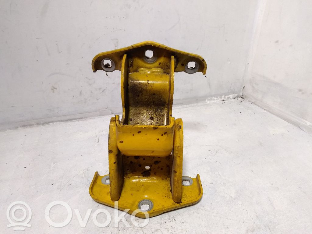 Loading door lower hinge   6679,312304K