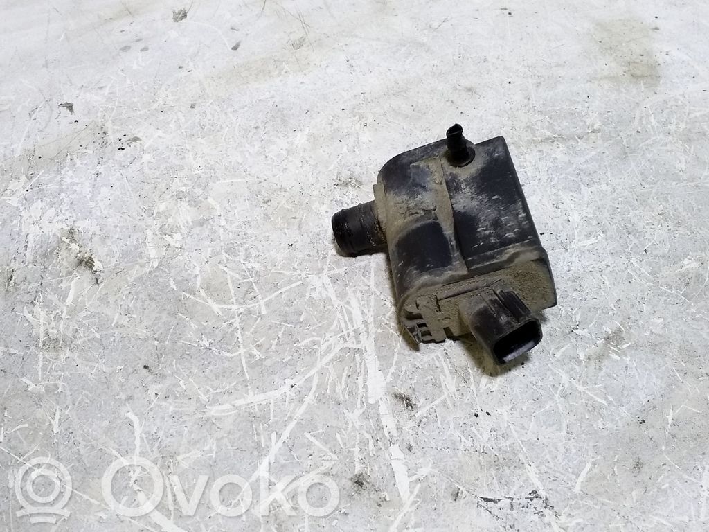 KIA Sorento Windscreen/windshield washer pump 