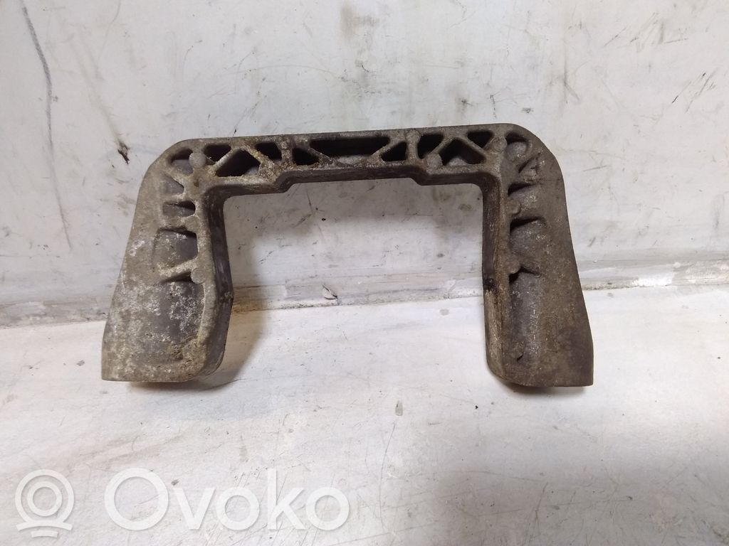 Volvo V50 Engine mounting bracket 