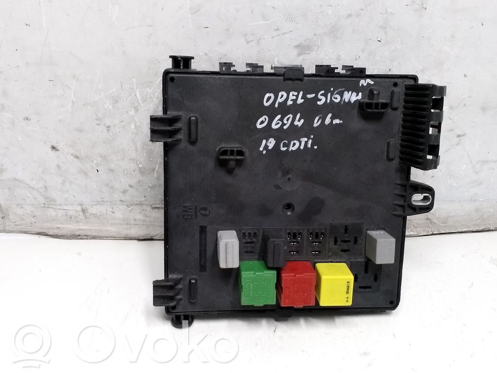 Opel Signum Fuse module 