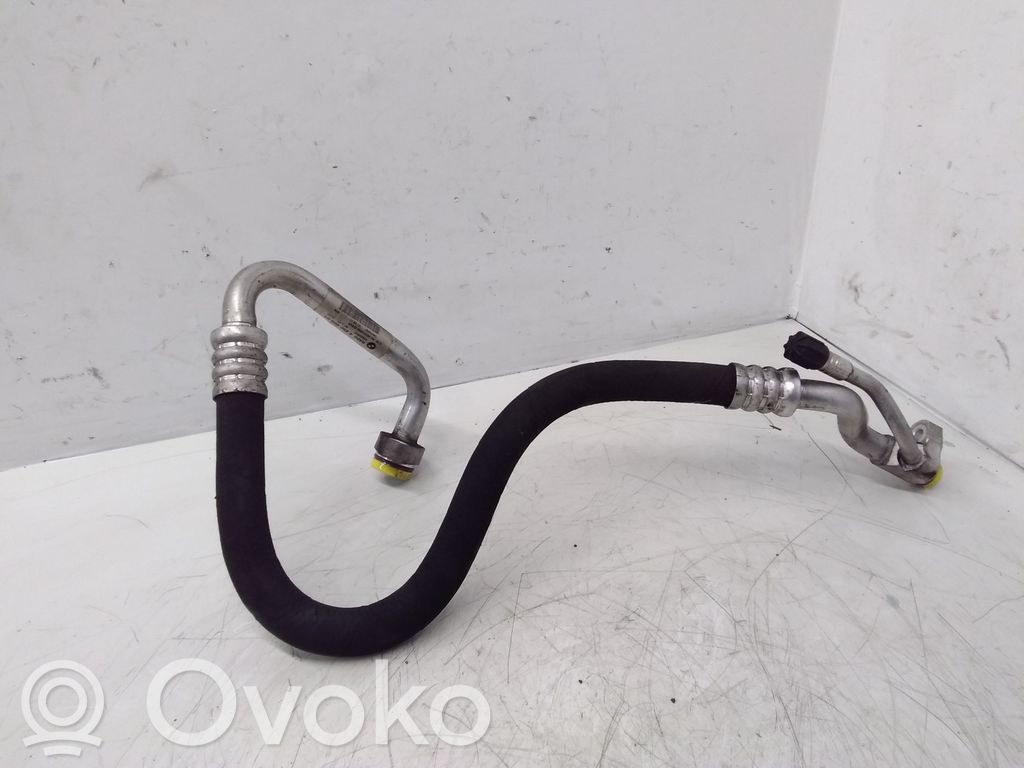BMW 1 E81 E87 Ilmastointilaitteen putki (A/C) 
